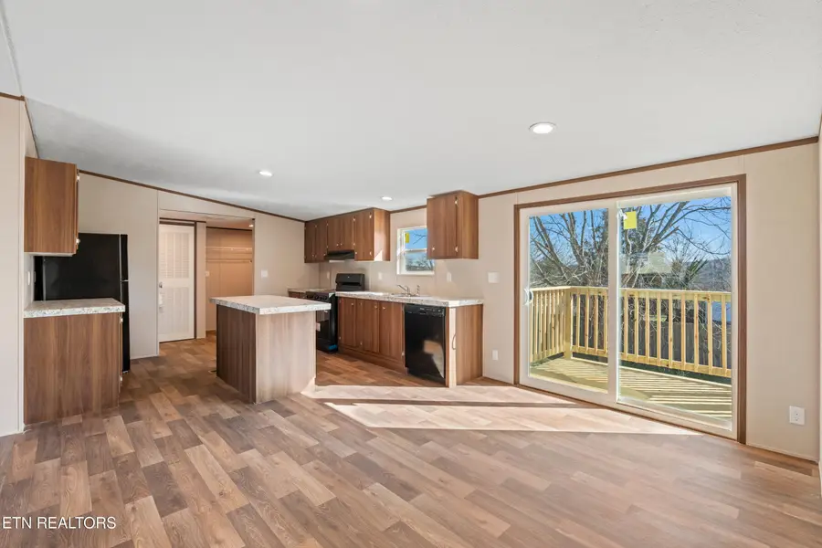 911 Summer St, Loudon, TN 37774 - Image #2