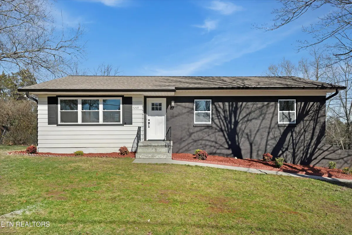4209 Deerfield Rd, Knoxville, TN 37921 - Image #1