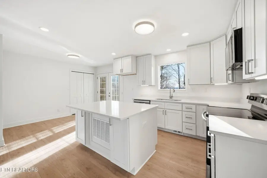 1057 W Outer Drive, Oak Ridge, TN 37830 - Image #3