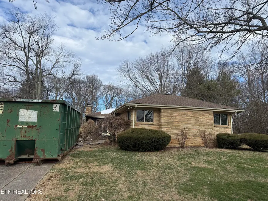 1327 N Briscoe Circle, Knoxville, TN 37912 - Image #2