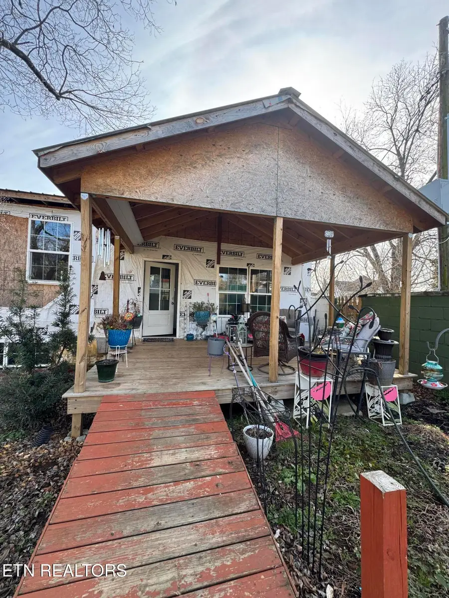 201 W Fourth Ave, Lenoir City, TN 37771 - Image #2