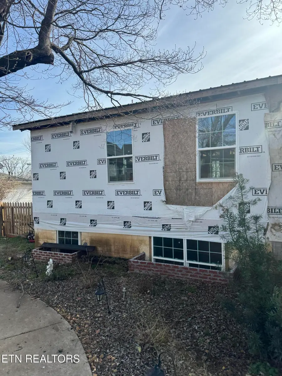 201 W Fourth Ave, Lenoir City, TN 37771 - Image #3