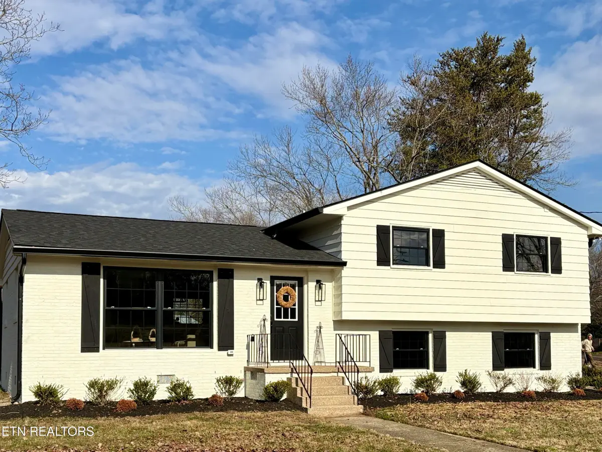 7415 NW Bennington Drive, Knoxville, TN 37909 - Image #1