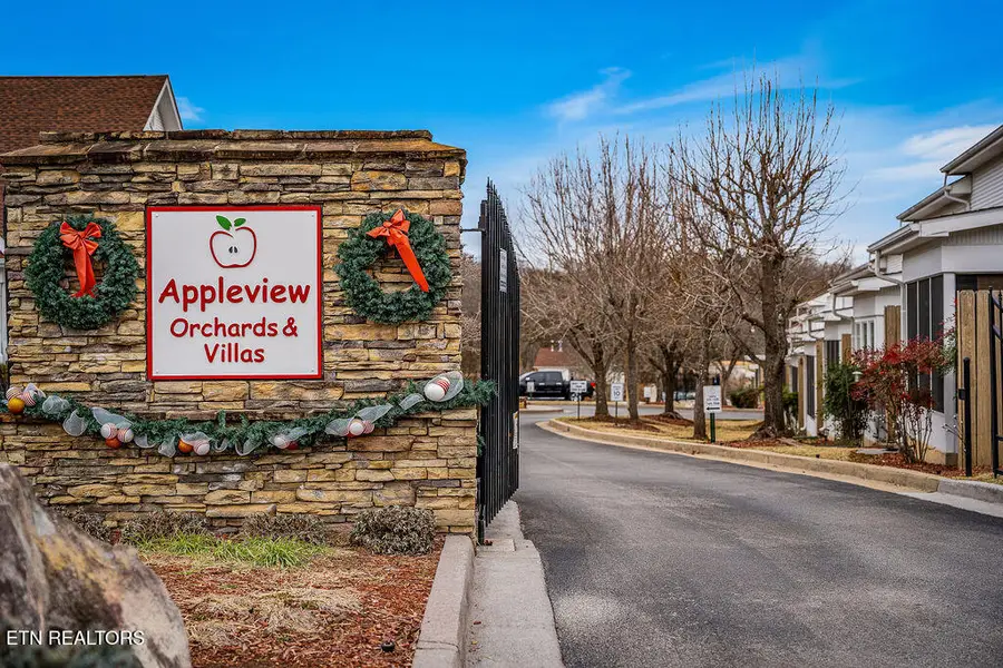 527 Orchard Valley Way, Sevierville, TN 37862 - #2