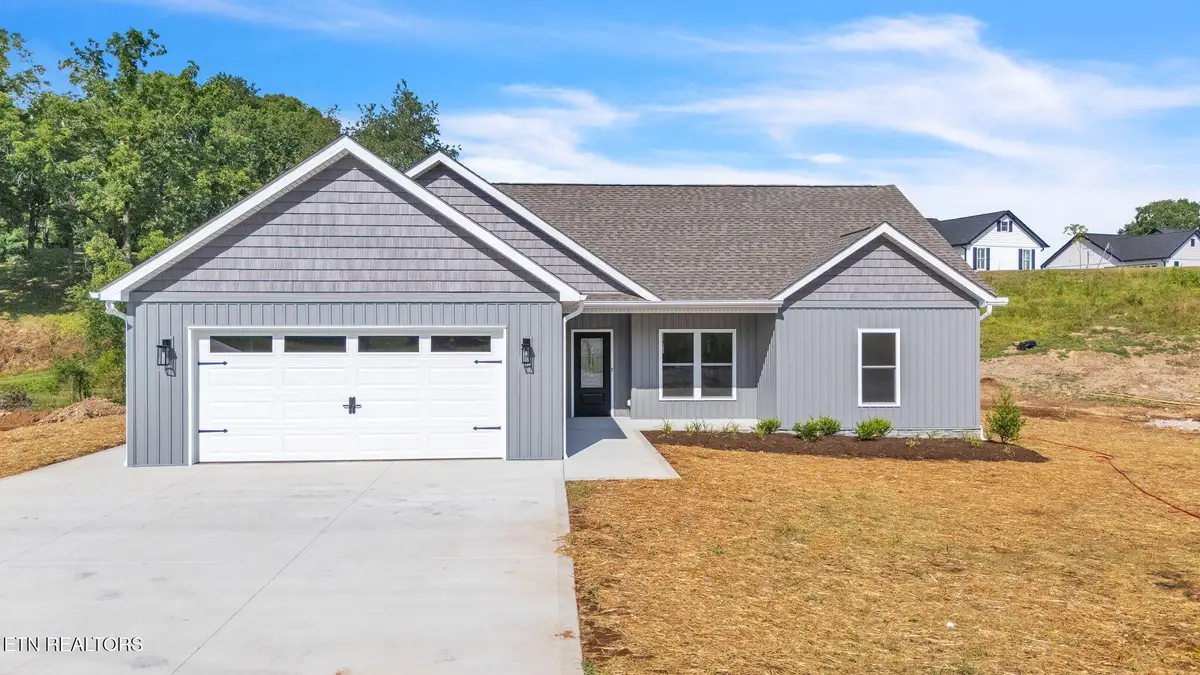 390 Hillvale Road, Clinton, TN 37716 - Image #1