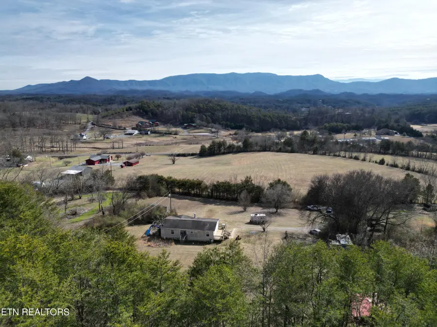320 Hance Way, Dandridge, TN 37725 - #2
