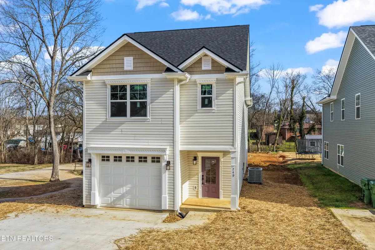 749 Maple Grove St, Maryville, TN 37801 - Image #1