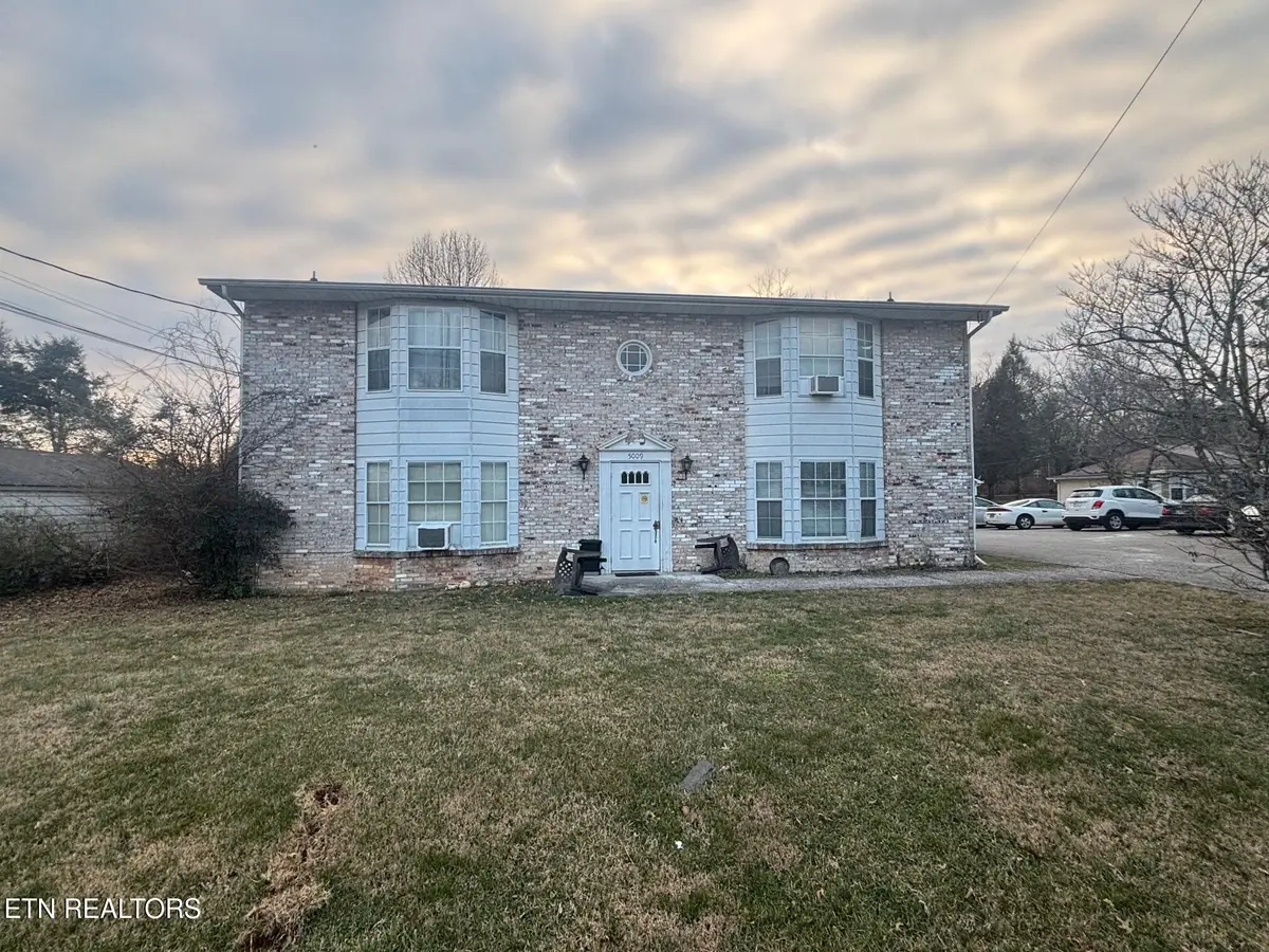 5013 Willoway Drive, Knoxville, TN 37912 - Image #1