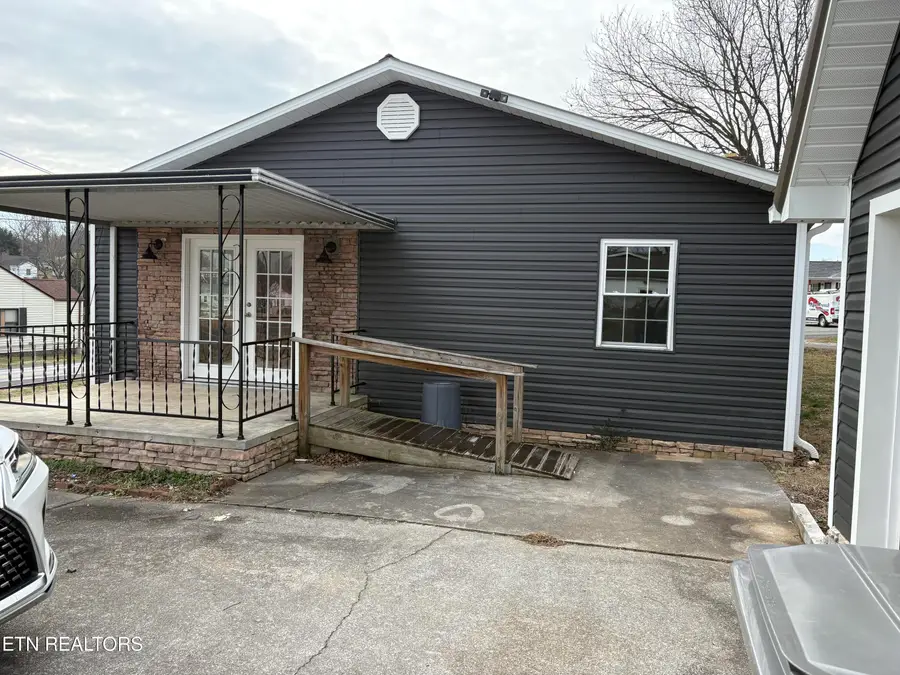 332 Henderson St, Maryville, TN 37804 - Image #3