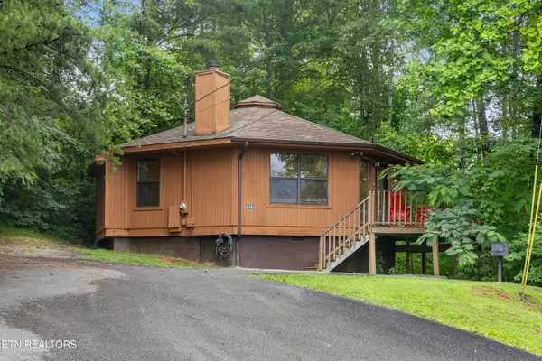 810 Valley View Lane, Gatlinburg, TN 37738