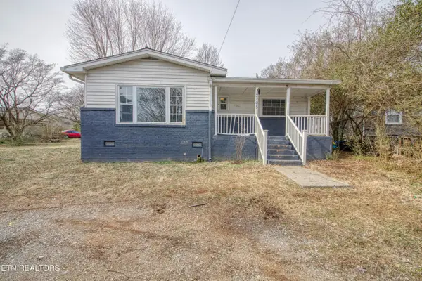 2205 Madison Rd, Knoxville, TN 37912