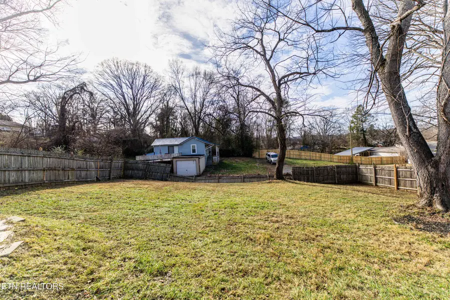 2913 NE Woodmont Rd, Knoxville, TN 37917 - Image #2