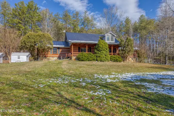 686 Thomas Rd, Sevierville, TN 37876