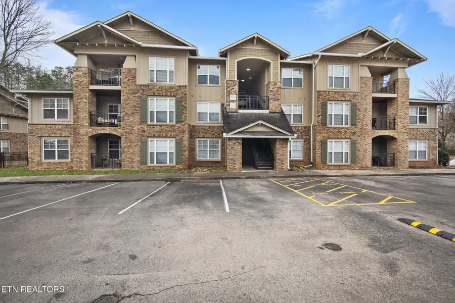 3934 Cherokee Woods Way #302, Knoxville, TN 37920 - #2