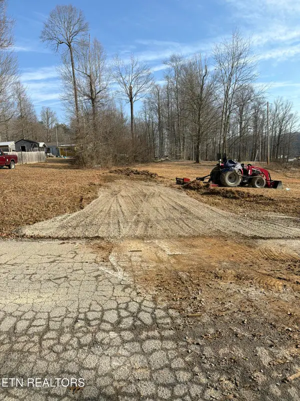 Edgewood Blvd, Oneida, TN 37841