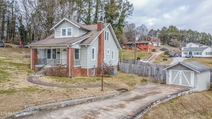 405 Central St, Clinton, TN 37716 - #2