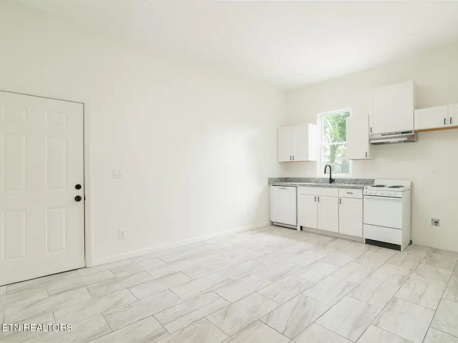 2642 Summit Ave, Knoxville, TN 37917 - #2