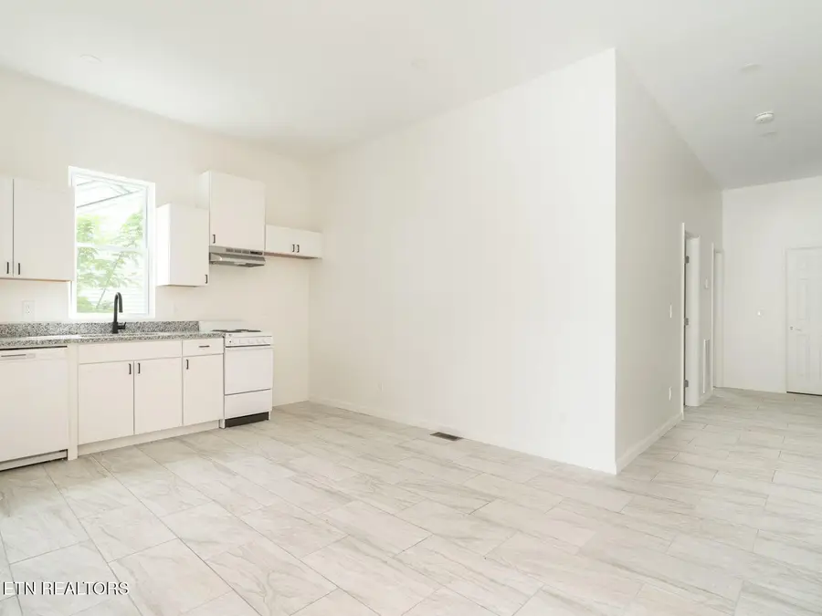 2642 Summit Ave, Knoxville, TN 37917 - #3