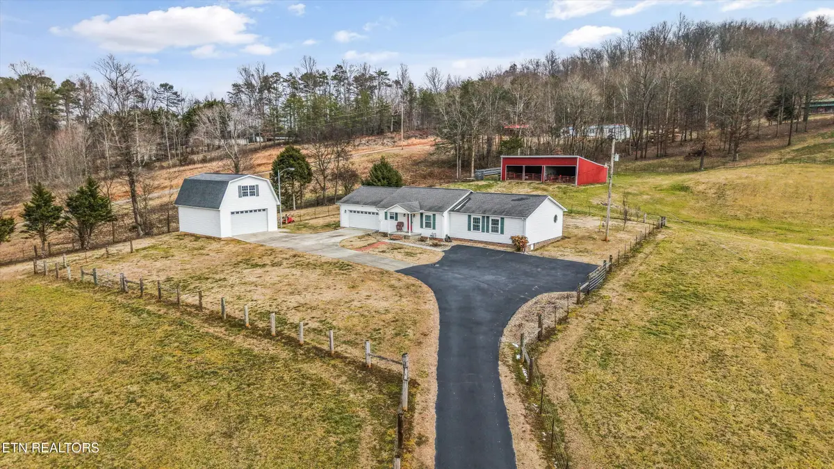 812 New Clear Branch Rd, Rocky Top, TN 37769 - #1
