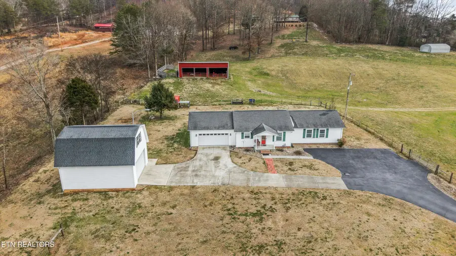 812 New Clear Branch Rd, Rocky Top, TN 37769 - #3