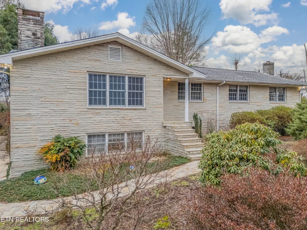 2992 Knoxville Hwy, Wartburg, TN 37887 - #1