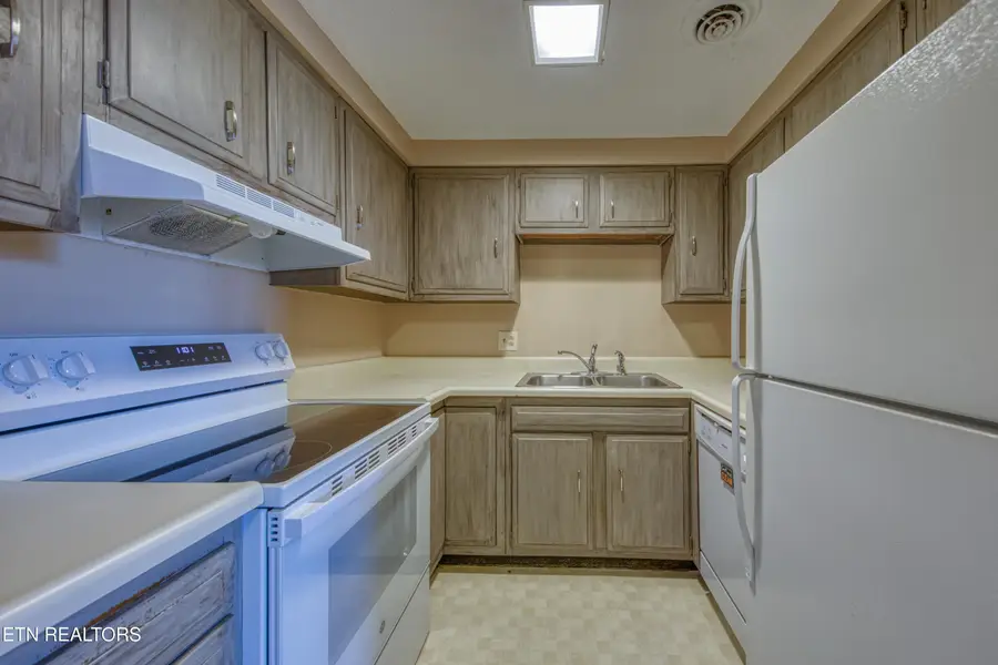 1211 Highland Ave #206, Knoxville, TN 37916 - Image #2