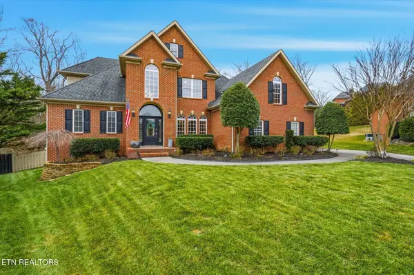 9728 Valley Woods Lane, Knoxville, TN 37922