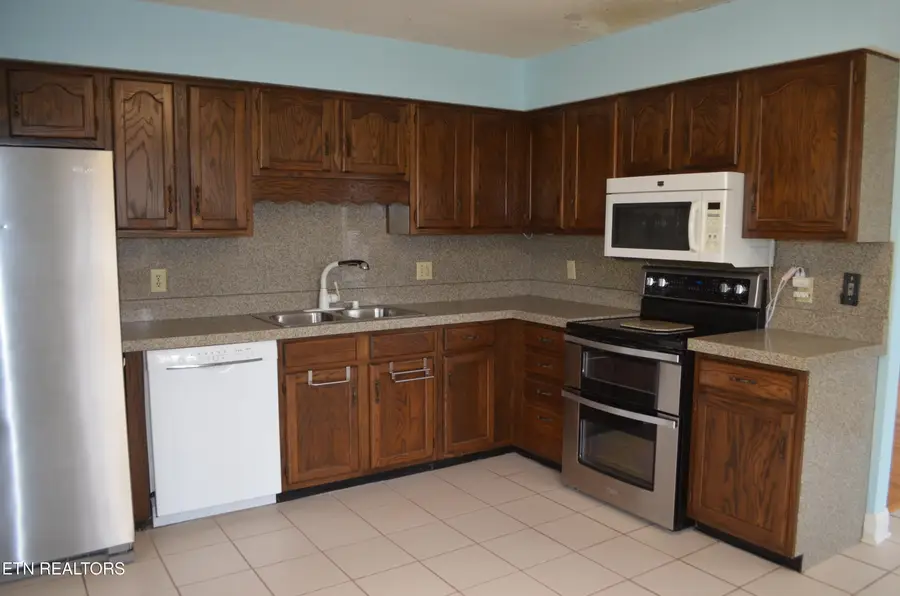 389 Laurel Rd, Clinton, TN 37716 - #2