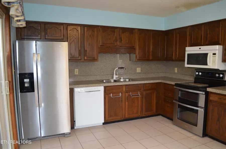 389 Laurel Rd, Clinton, TN 37716 - #3