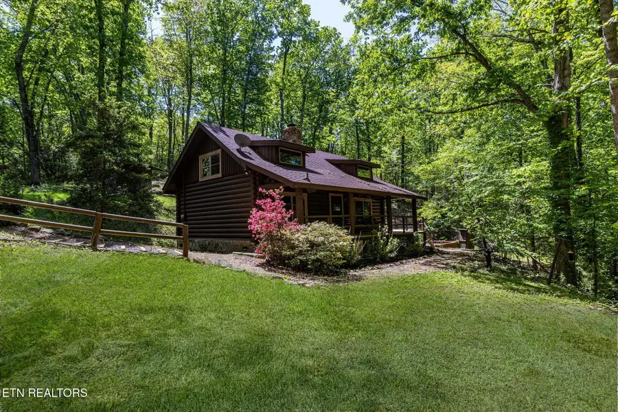 4360 Lakeshore Ave, Sevierville, TN 37876 - #3