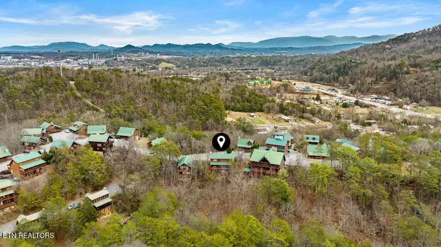 3306 Kestrel Way, Pigeon Forge, TN 37863 - #2