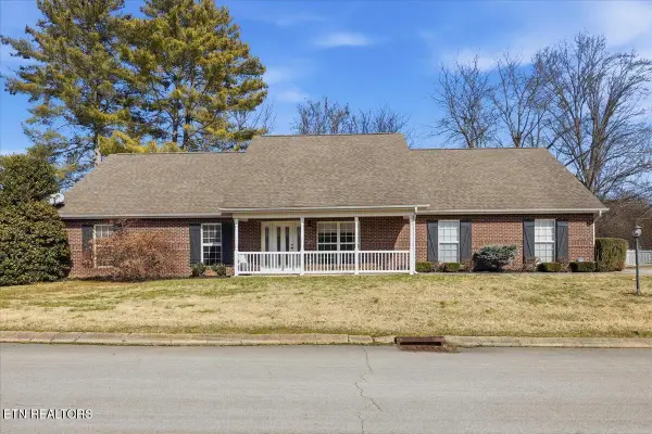 343 Royal Oaks Drive, Maryville, TN 37801