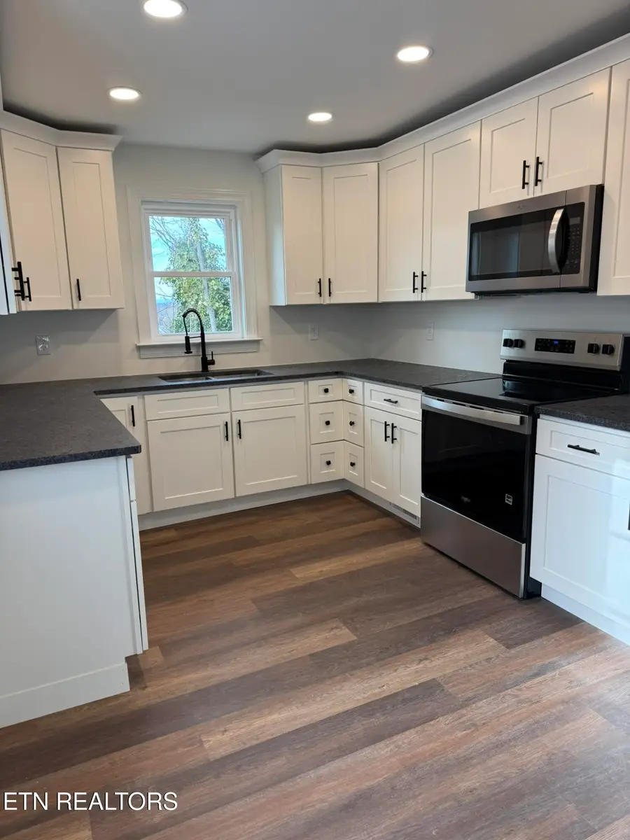 1407 Wales Ave, Maryville, TN 37804 - #3