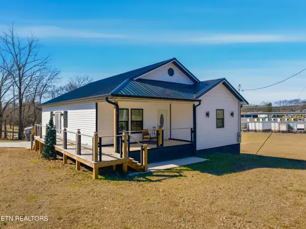 901 Apple St, Athens, TN 37303