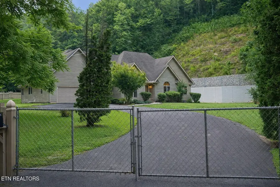 239 Sulphur Springs Rd, Harlan, KY 40840 - #3