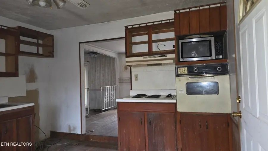 222 Guntown Rd, Rogersville, TN 37857 - #3