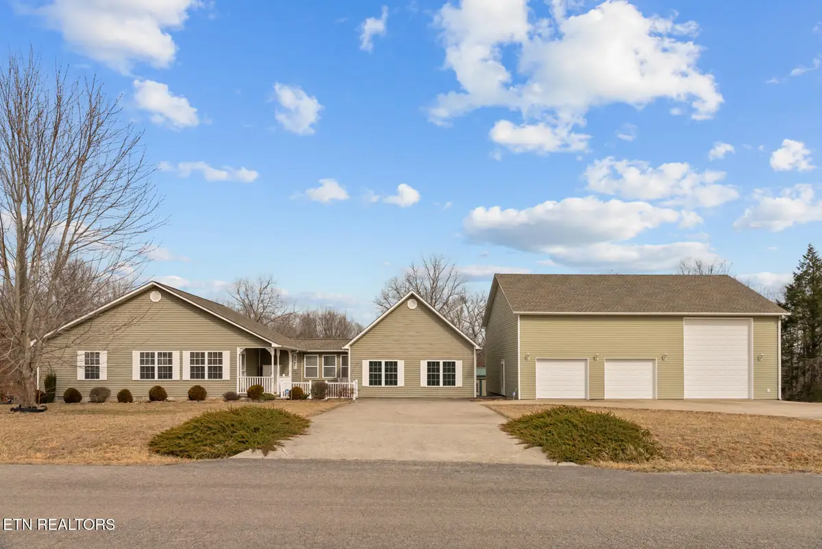 813 Clear Creek Pkwy, Clarkrange, TN 38553 - #1