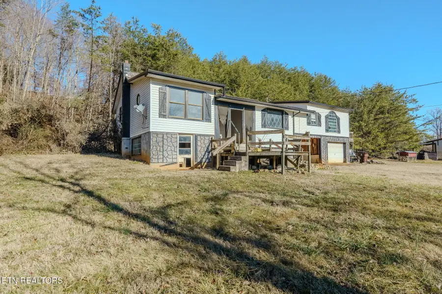 960 Chestnut Grove Rd, Dandridge, TN 37725 - #2