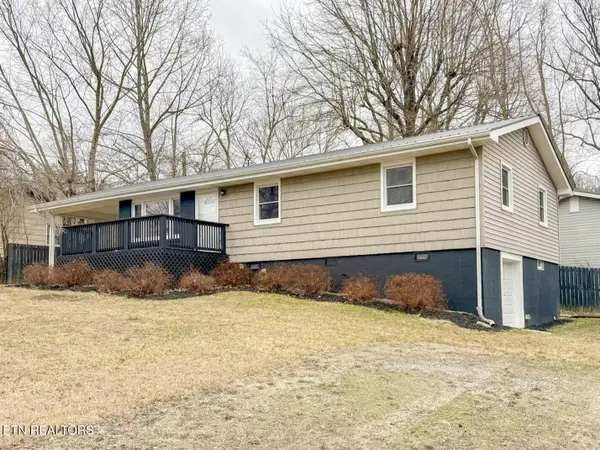 24 Diane St, Crossville, TN 38555