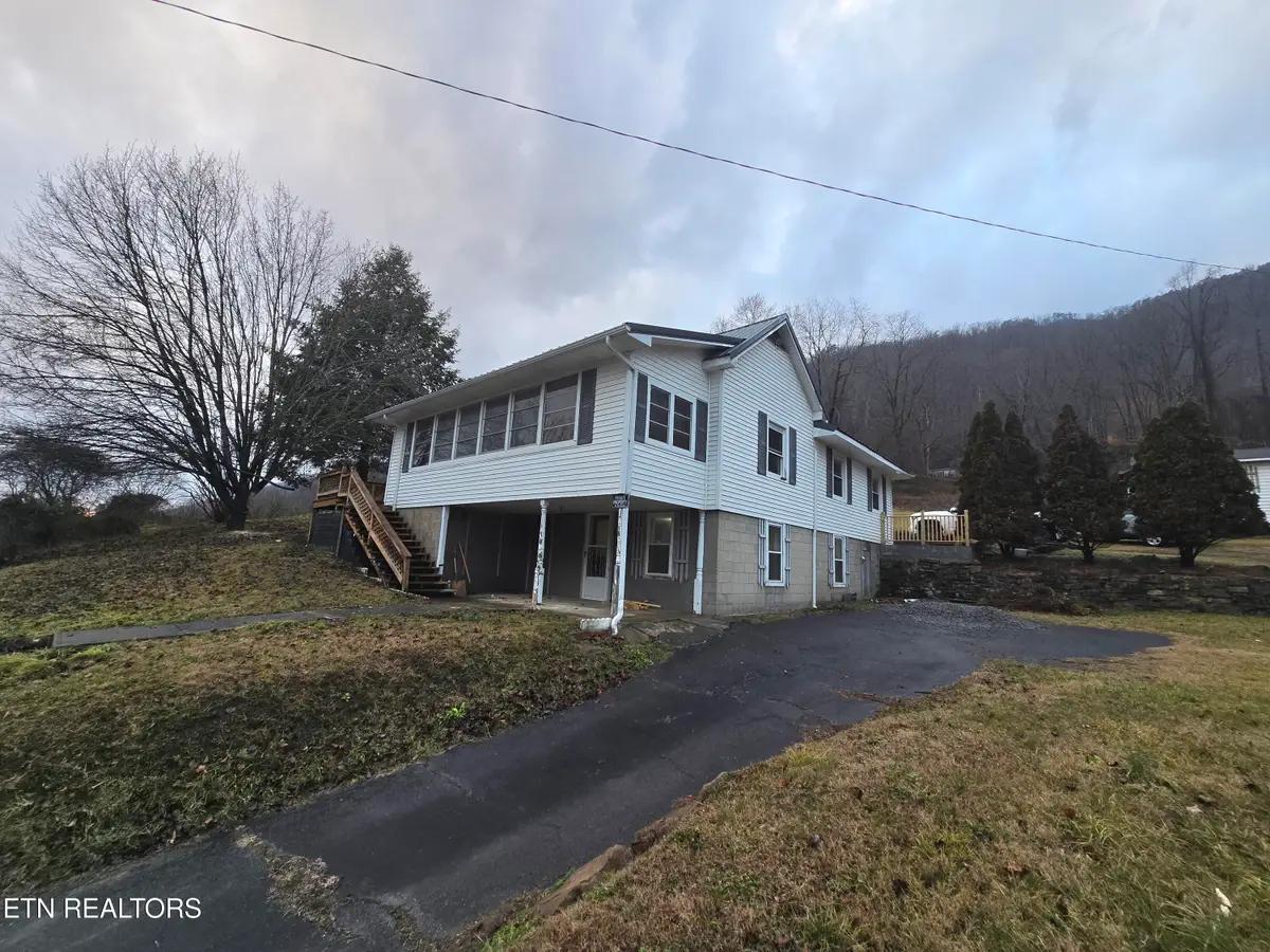 1533 W Dawson Ave, Big Stone Gap, VA 24219 - #1