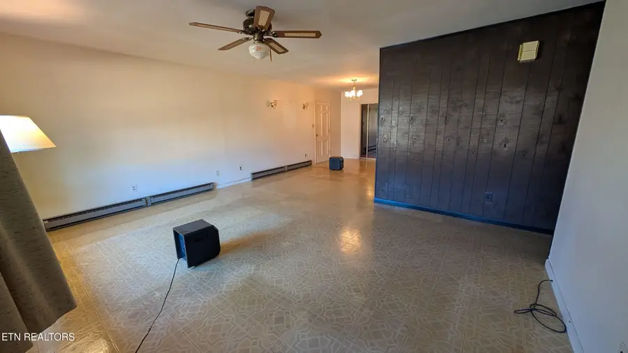 400 Maple Ave, Oliver Springs, TN 37840 - #2