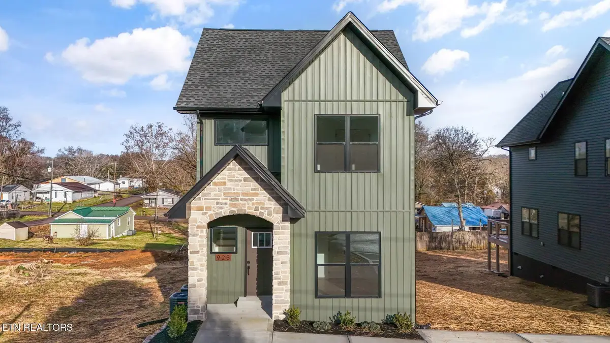 925 E Drive E, Knoxville, TN 37996 - #1