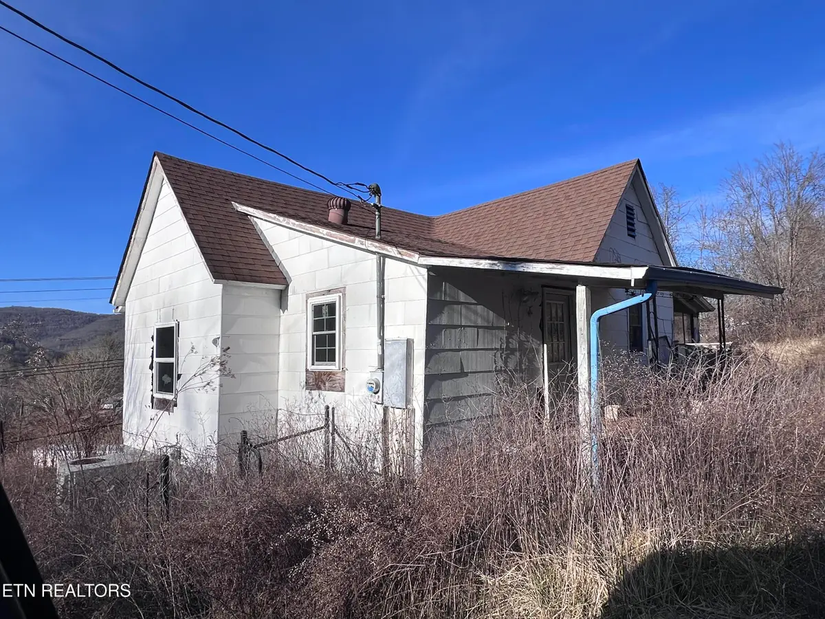 115 7th Ave, Jellico, TN 37762 - #1