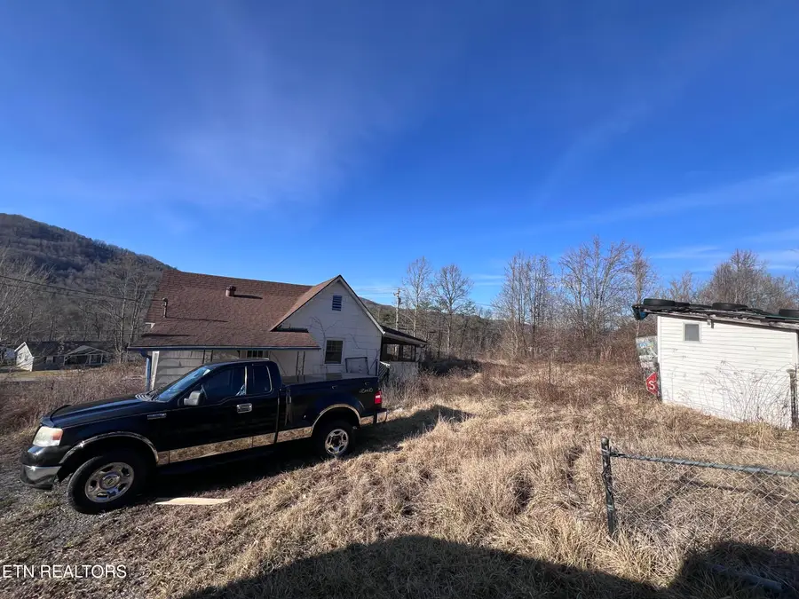 115 7th Ave, Jellico, TN 37762 - #2