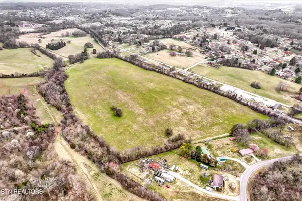 2079 Lakeview Rd, Lenoir City, TN 37772