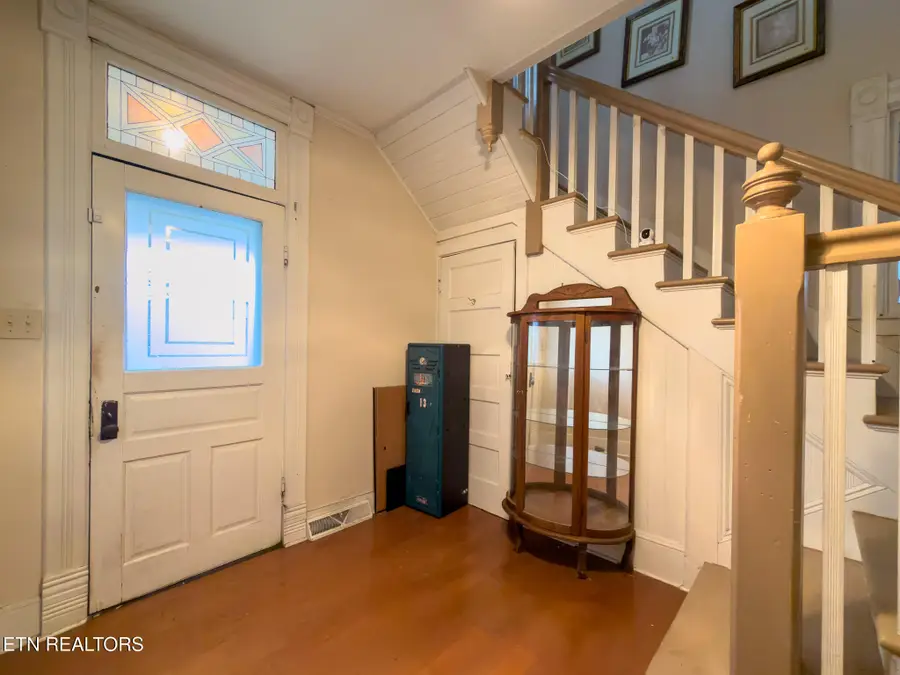 202 N B St, Lenoir City, TN 37771 - #3