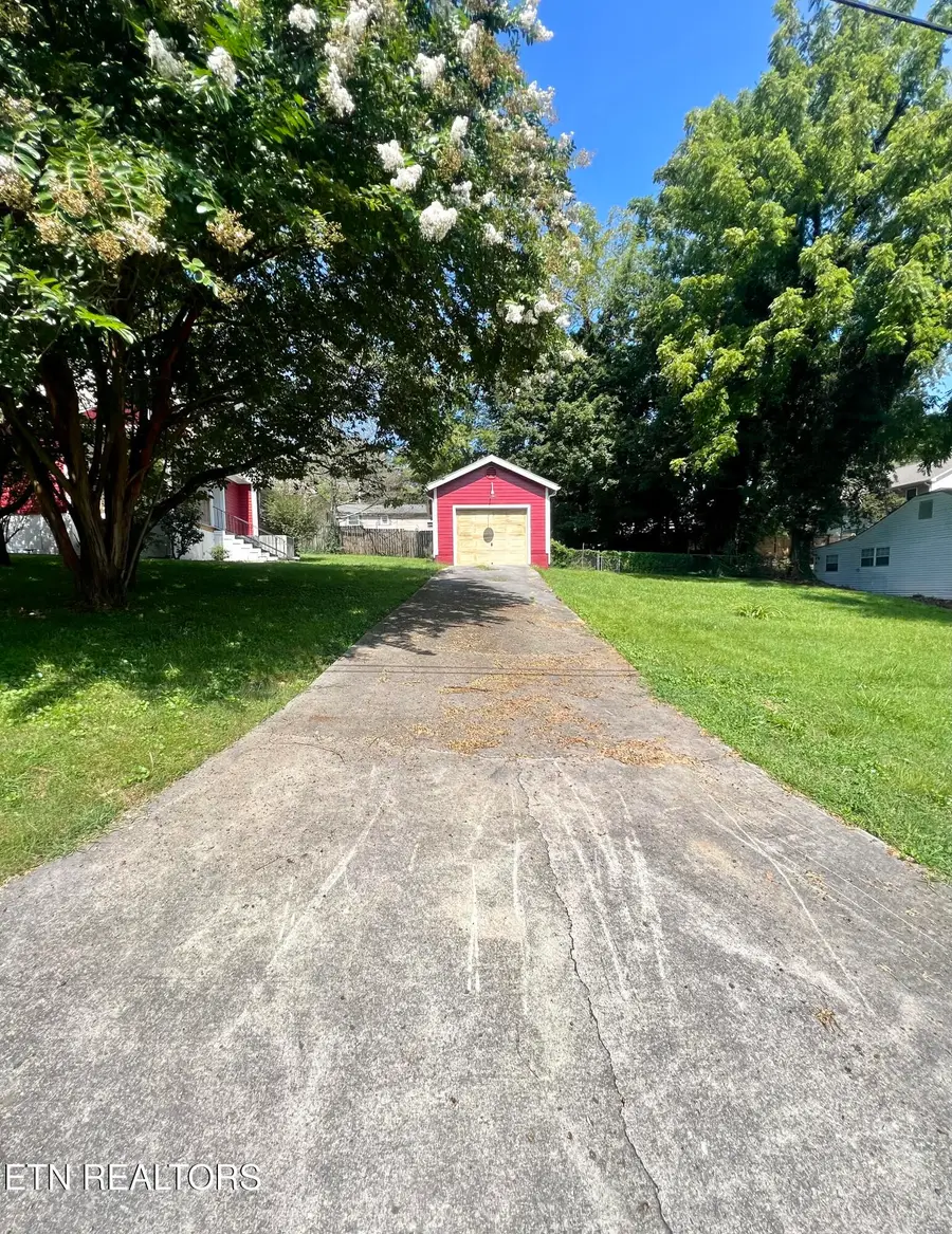 303 Blount St, Athens, TN 37303 - #3