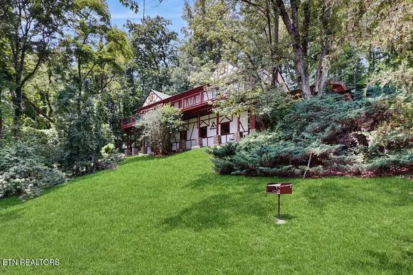 3132 Hatcher Top Rd, Sevierville, TN 37862