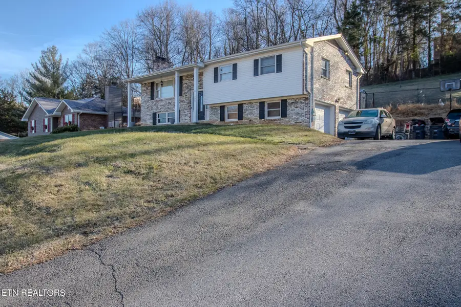 329 Summerville Rd, Kingsport, TN 37663 - #2