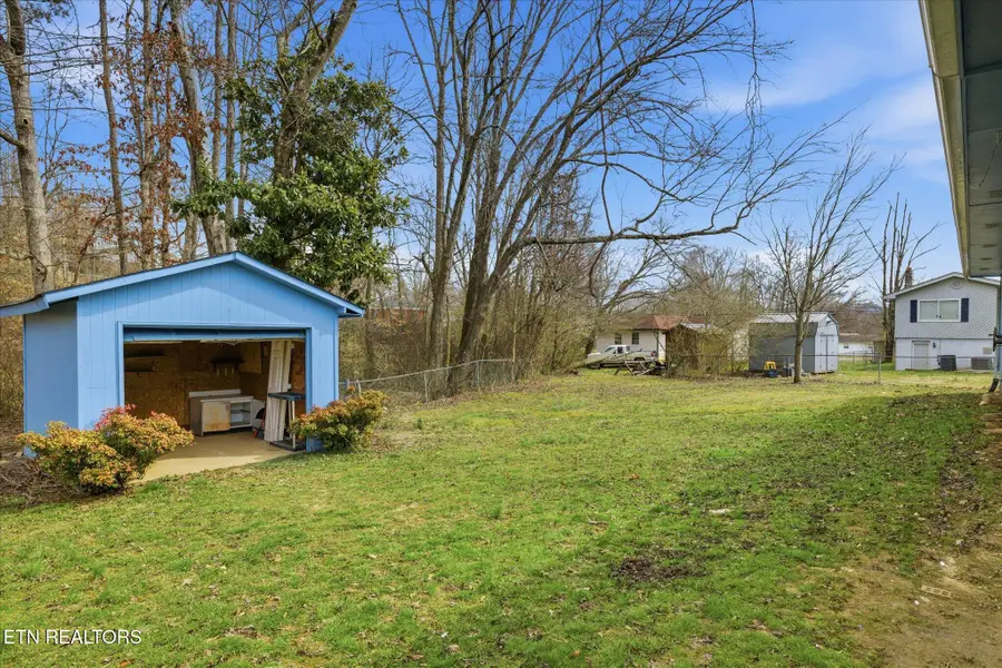 134 Foxwood Circle, Oliver Springs, TN 37840 - #3